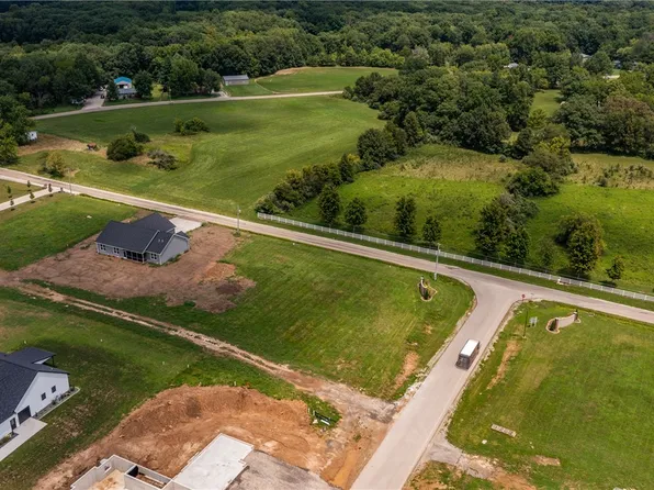 26 N Country Club Rd, Effingham, IL 62401