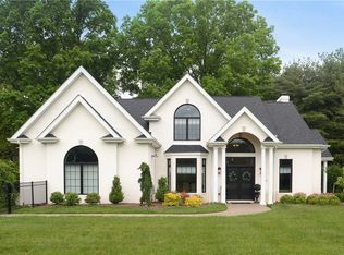 2406 Thorntree Dr, Pittsburgh, PA 15241