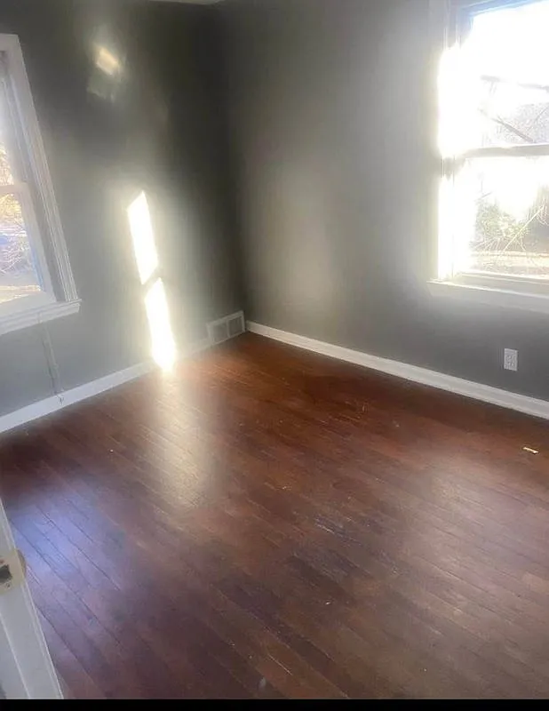 5 bed, 2.0 bath, 3000 sqft, $500 — Photo 4