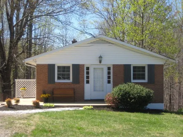 809 Banks Rd, Martinsville, VA 24112