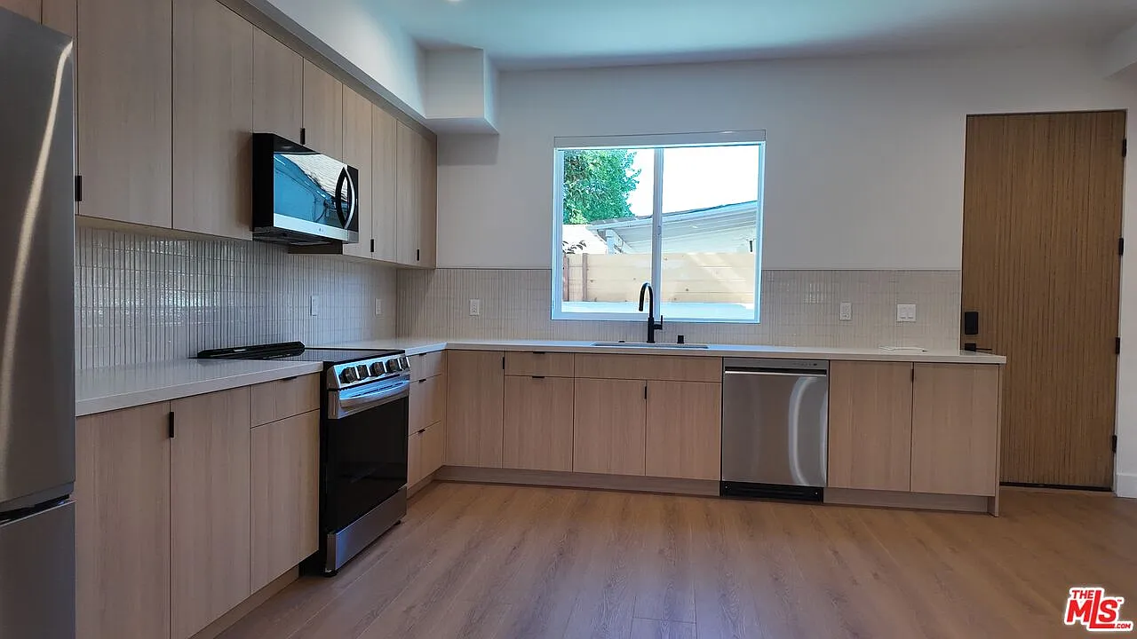 Studio, 1.0 bath, 620 sqft, $1,999 — Photo 3