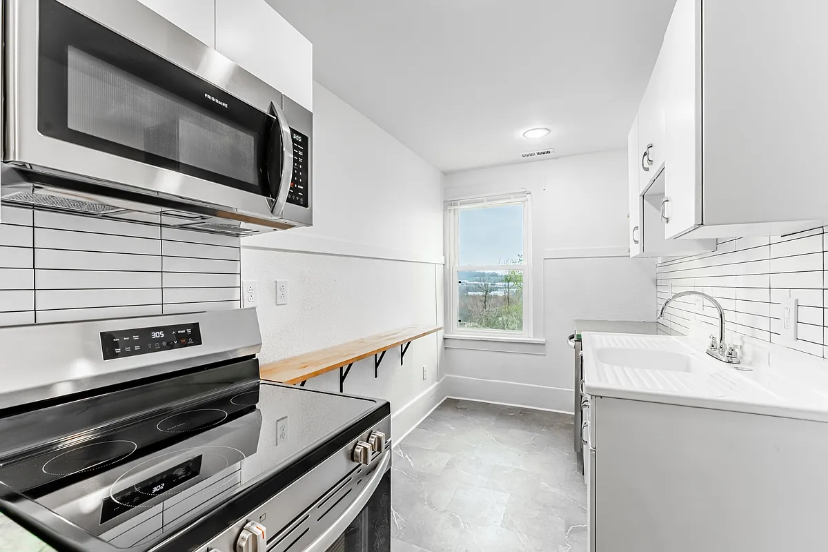 Building Photo - 496 Dorsey Ave #3