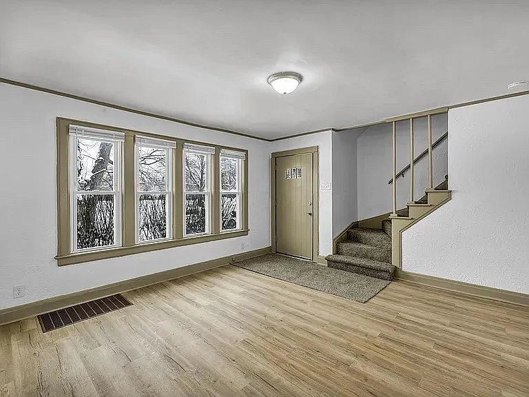2 bed, 1100 sqft, $1,250 — Photo 3