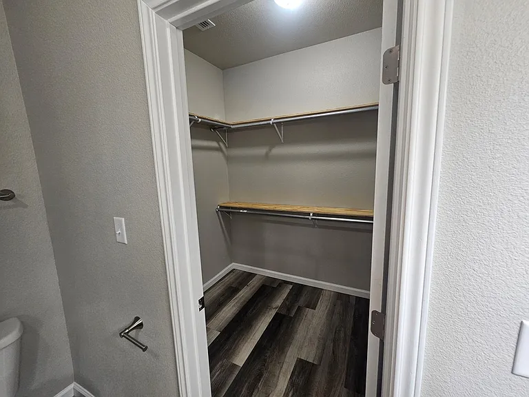 511 Moore St — Photo 15