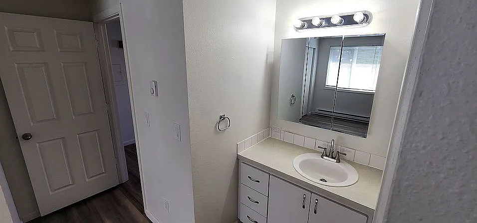Southridge Apartments - 307 — Photo 2