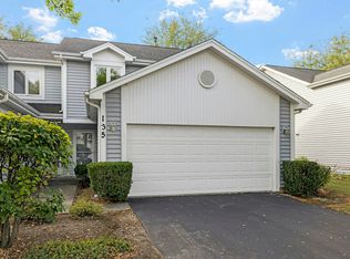 135 Hampton Ave, Westmont, IL 60559
