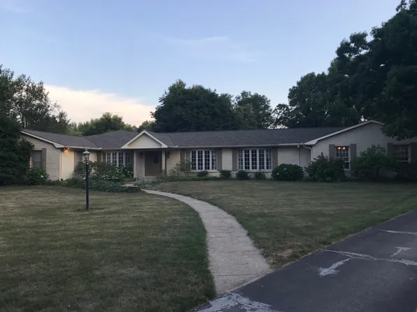 141 Woodlake Rd, Seymour, IL 61875