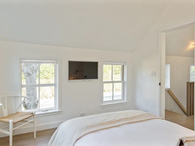137 Accabonac Rd — Photo 12