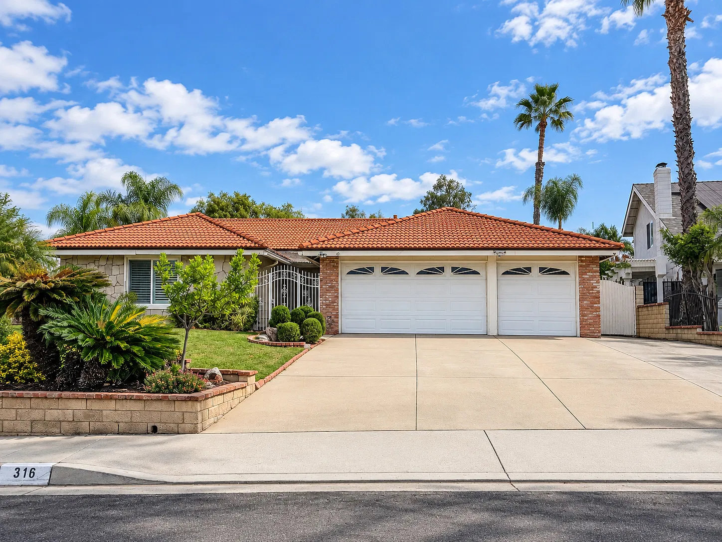 4 bed, 2002 sqft, $4,250 — Photo 1