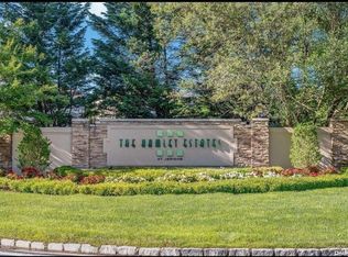 48 Holiday Pond Rd, Jericho, NY 11753