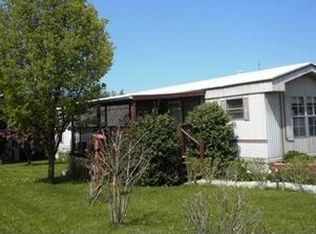 60 Harbor Ct, Falling Waters, WV 25419