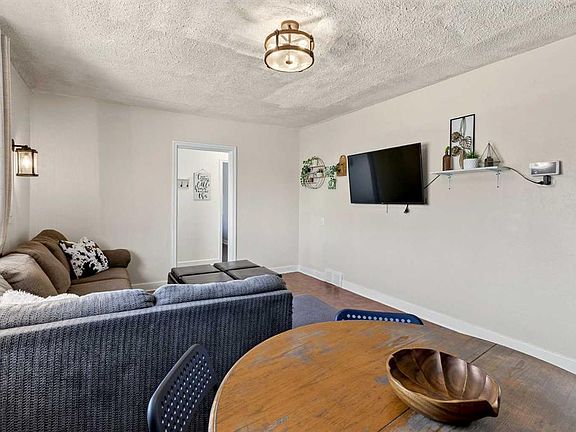5th image of 105 3rd Ave NW