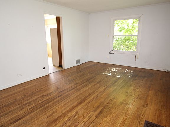 3rd image of 253 N Michigan Ave