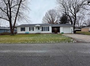 609 N Lawn Ave, Taylorville, IL 62568