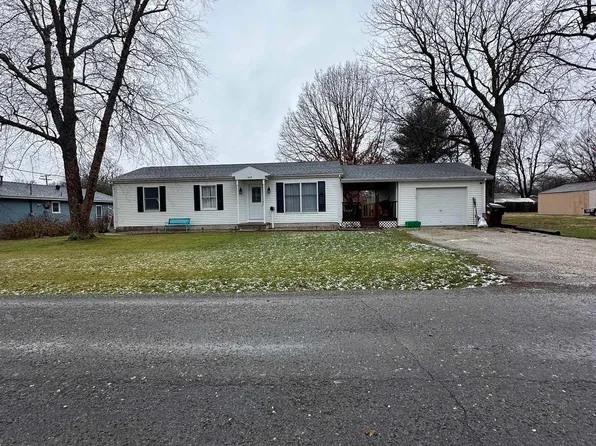 609 N Lawn Ave, Taylorville, IL 62568