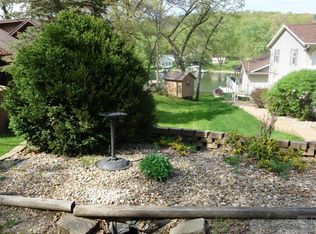 3027 E Lakeshore Dr, Brooklyn, IA 52211