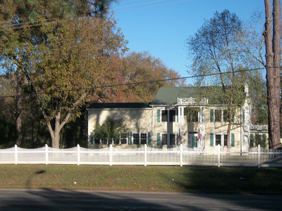 2nd image of 801 W Pinecrest