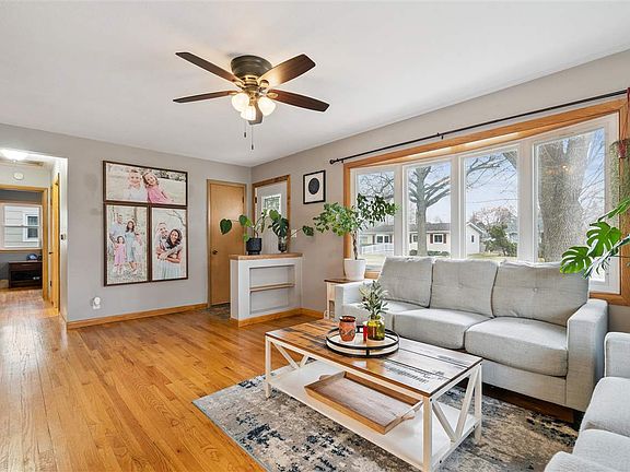 5th image of 50 27th Avenue Dr SW