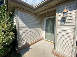 911 Tunbridge Dr, Bentonville, AR 72712