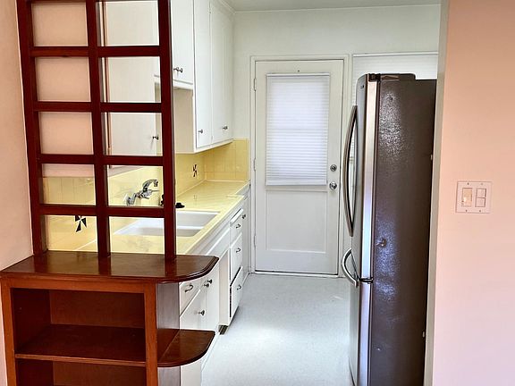 5th image of 1021 18th St APT C