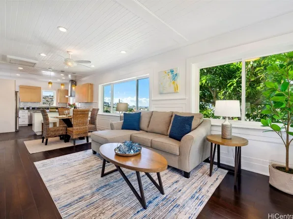 1821 Waihee St, Honolulu, HI 96817