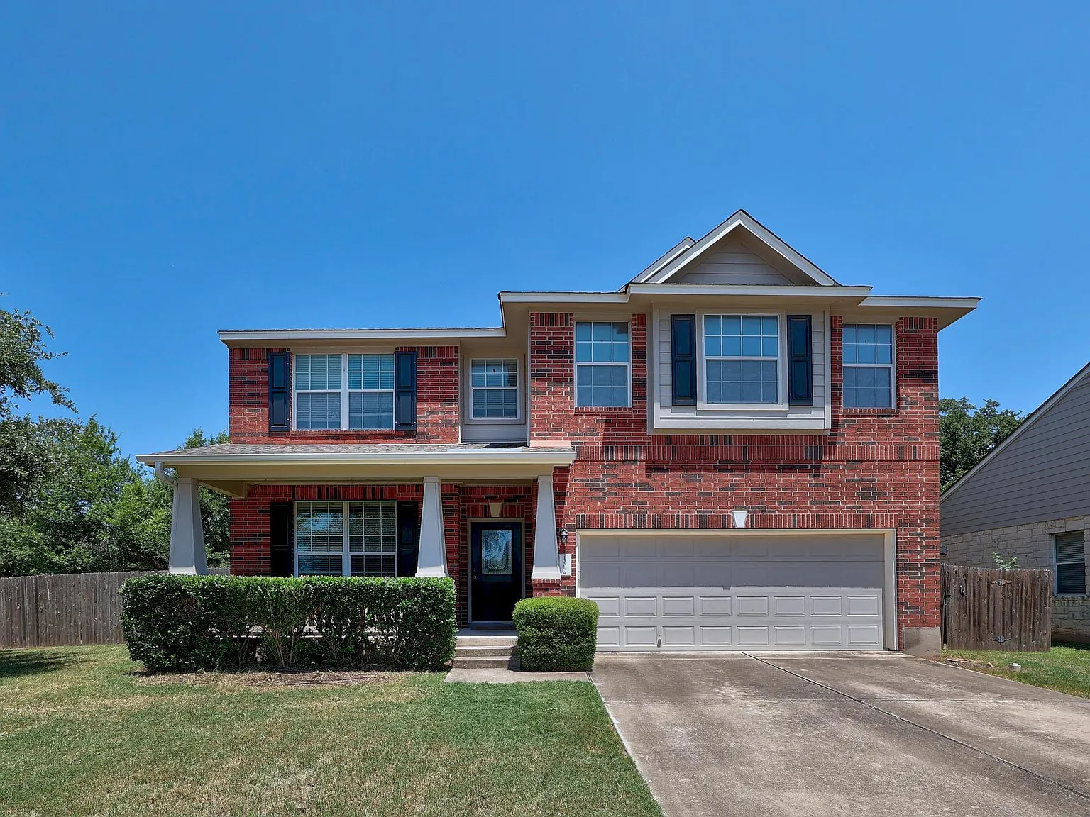 3 bed, 2.5 bath, 2269 sqft, $2,500 — Photo 2