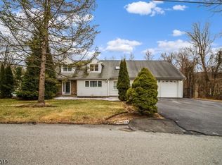 21 Circle Dr, Parsippany, NJ 07054