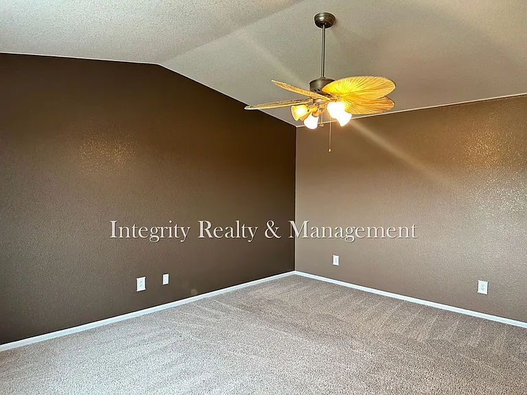 7402 Eagle Rock Dr — Photo 27