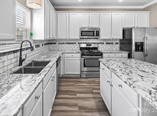 5810 Parkstone Dr, Matthews, NC 28104