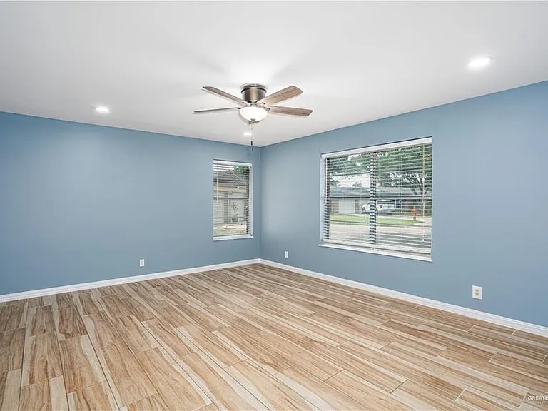 2202 Ella St — Photo 4