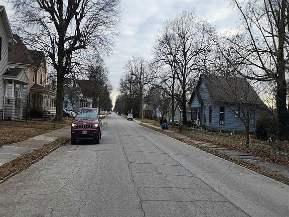 5th image of 903 S Main St