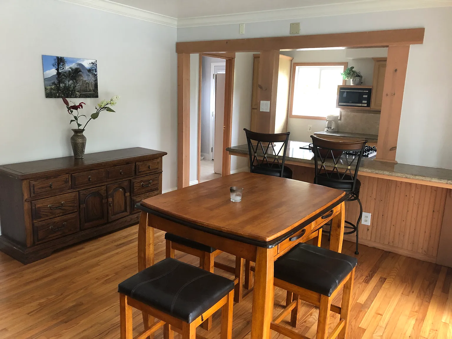 2 bed, 1.5 bath, 1350 sqft, $4,700 — Photo 3