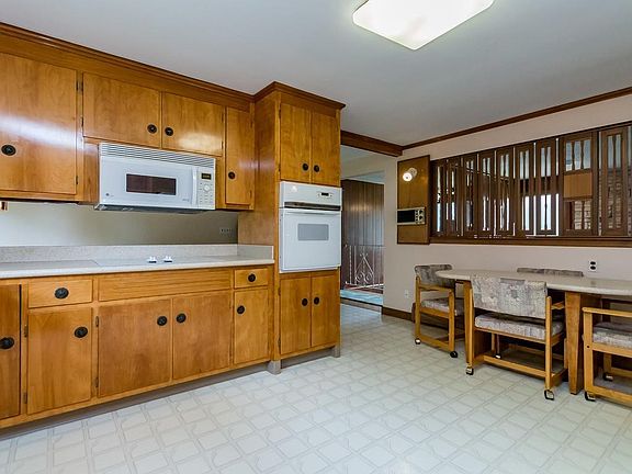 5th image of 25 Rosewood Dr