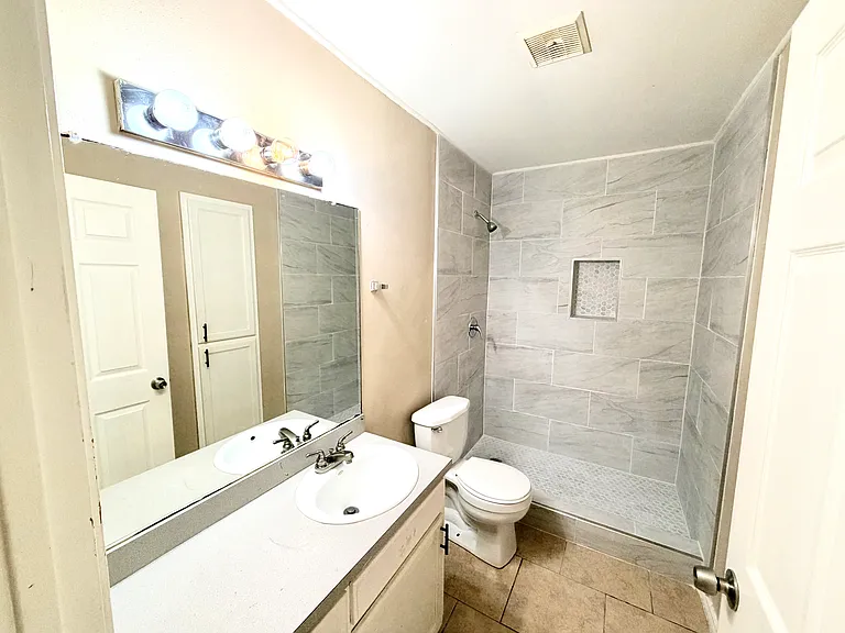 635 Richardson Dr — Photo 11