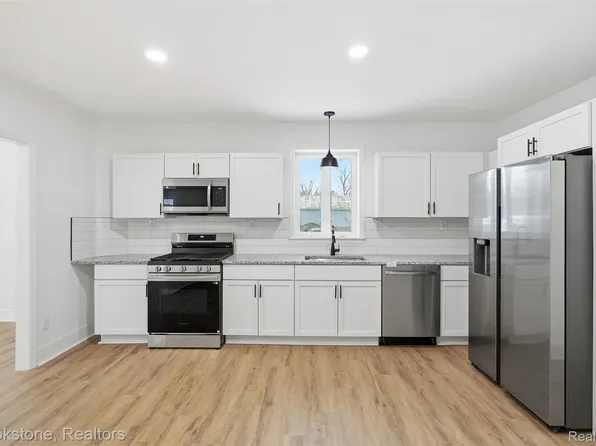 20543 Gudith Rd, Brownstown, MI 48183