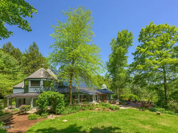 7 Wheatley Dr, Lenox, MA 01240