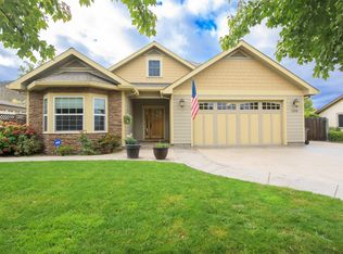 1208 Lithia Way, Talent, OR 97540