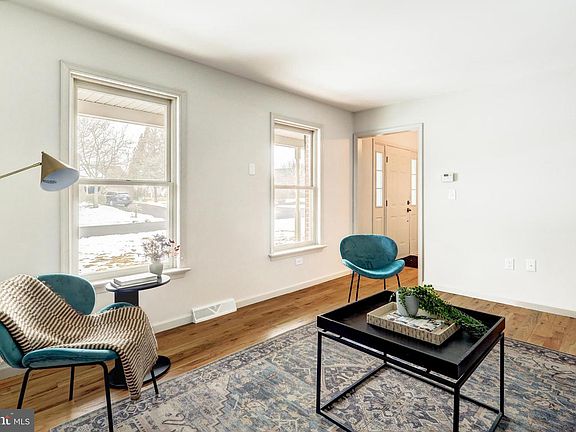 5th image of 152 Kings Gate Dr