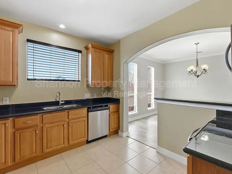 408 Eichwurzel Ln #D — Photo 11