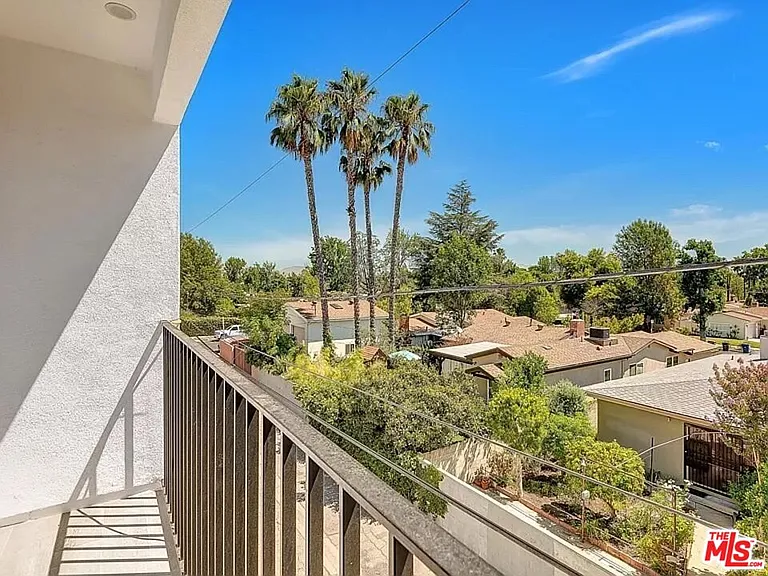 5752 Kester Ave — Photo 17