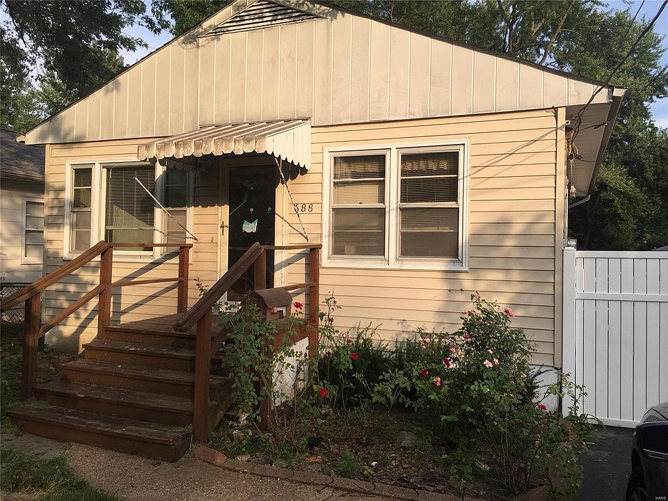 1st image of 688 Clover Ln