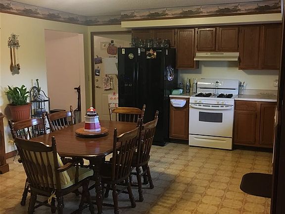2nd image of 412 S Bradley Dr