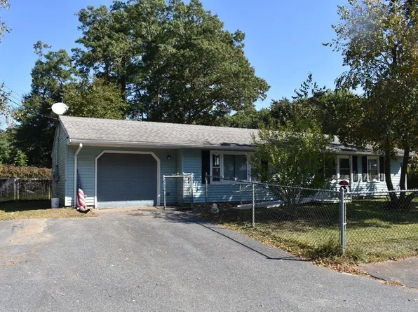 15 Rainbow Cir, Middleboro, MA 02346