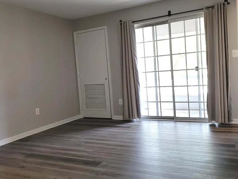 8360 Montgomery Run Rd #H — Photo 12