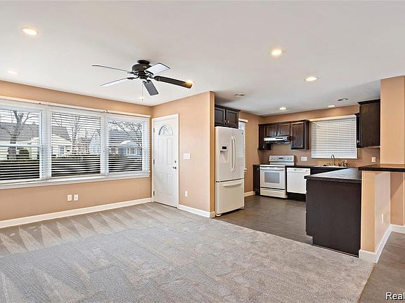 3rd image of 3722 Normandy Rd