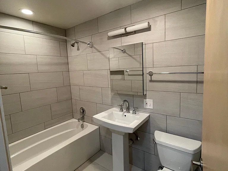 1822 Ridge Ave #200 — Photo 9