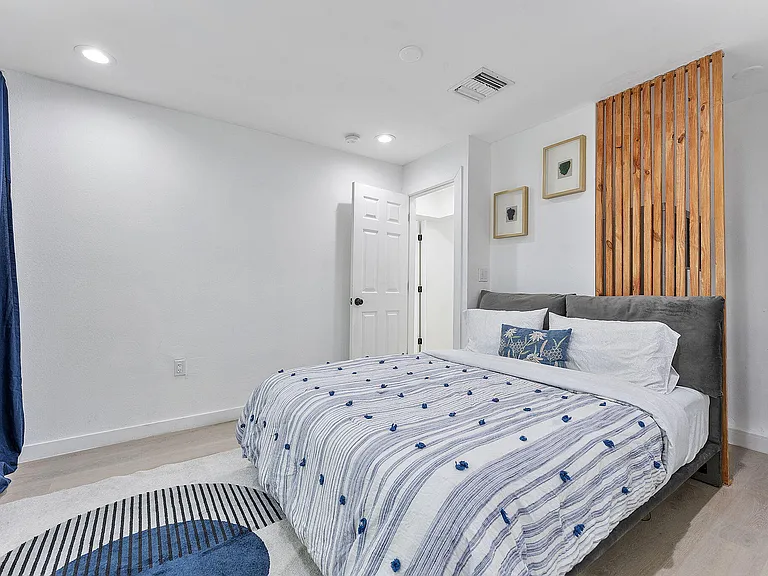 2629 SW 6th Ct — Photo 23