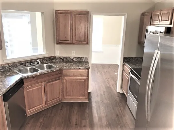 146 Parkview Rd — Photo 2