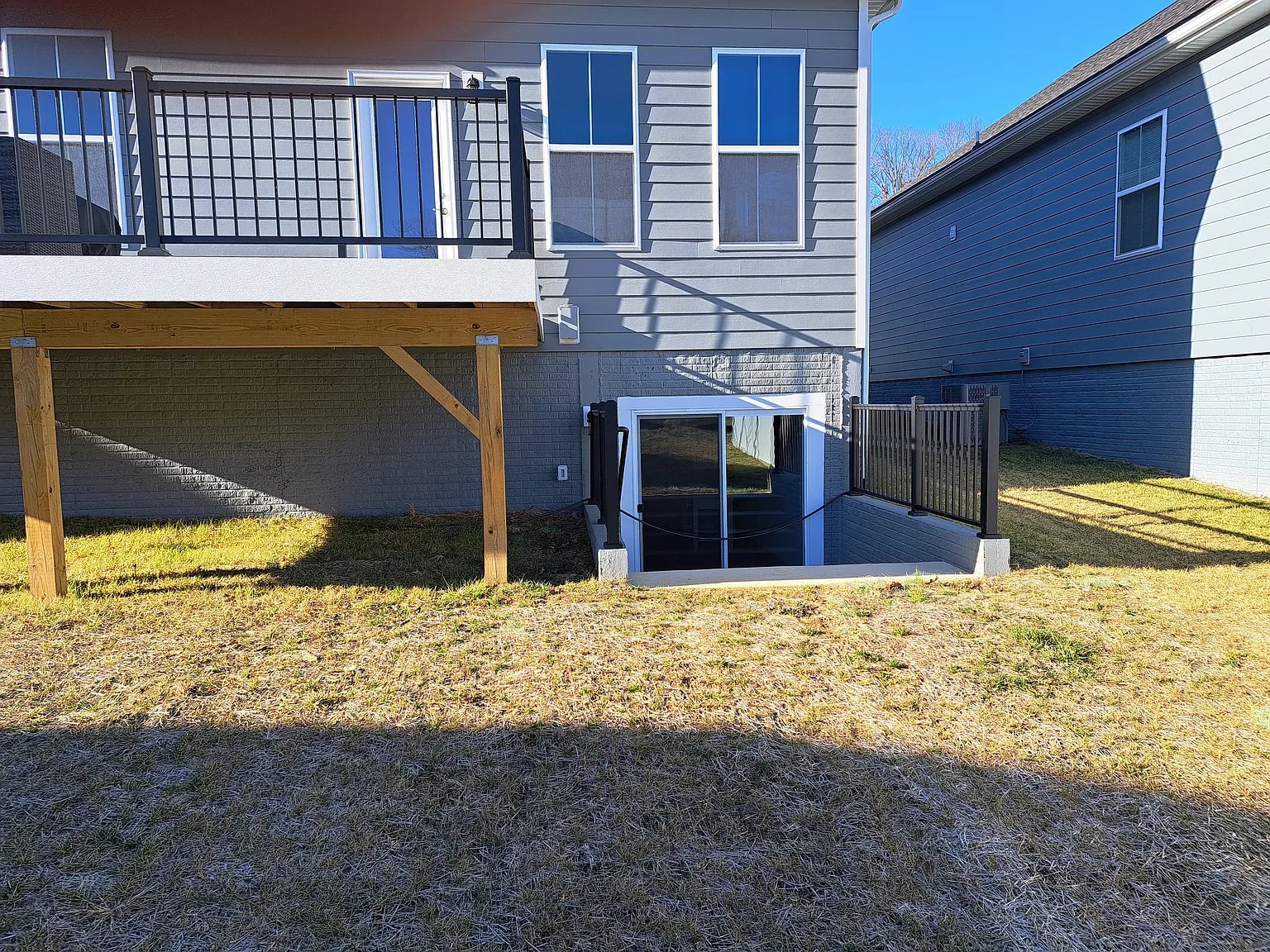 429 Savannah Dr NE — Photo 2