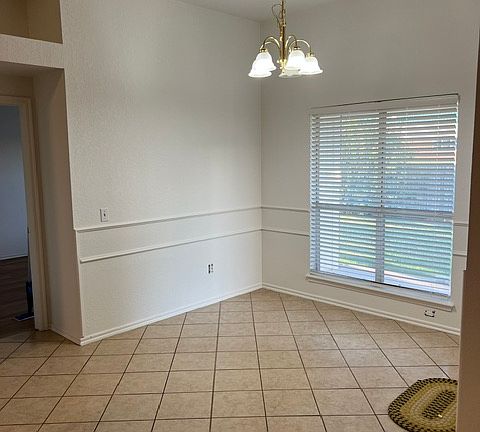 5th image of 2828 NW 162nd St